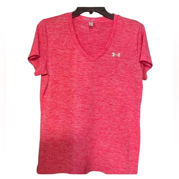 🔥3 for $25🔥 EUC- HOT PINK UNDER ARMOUR HEAT GEAR ATHLETIC TOP SZ M - Picture 1 of 6